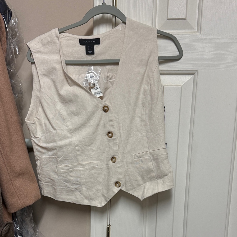 Tahari Cream Sleeveless Blouse